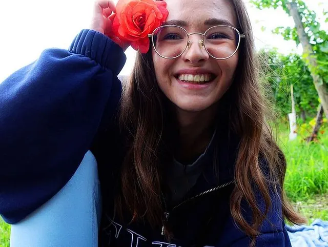 Vorschau aus Sex im Freien: Outdoor-Wichsanleitung! Meine langen Schamlippen wackeln im Wind, während ich dich anleite!